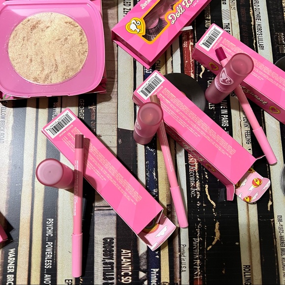 BUNDLE Colourpop X Barbie Beach Party Full Set - Picture 7 of 16